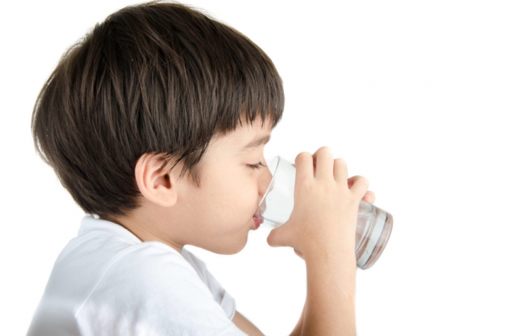 Nước ion kiềm có tốt cho trẻ em không? Lưu ý cách dùng